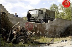 Quatorze personnes proches des milieux nationalistes ont t interpelles par les gendarmes lundi  l'aube en Haute-Corse, dans le cadre de l'enqute sur l'attentat  la voiture pige commis le 4 mai contre la gendarmerie de Corte, a-t-on appris auprs des gendarmes.